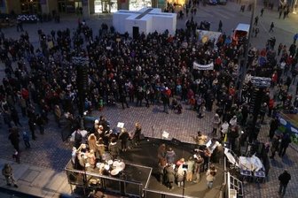 Friedenstag: Hunderte setzen Zeichen gegen Gewalt - Die Kundgebung auf dem Neumarkt bildete den Höhepunkt des Friedenstages.