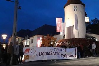 Friedlicher Protest gegen Neonazis - 