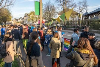Friedlicher Protest in Freiberg gegen AfD-Frontfrau Beatrix von Storch - Der Besuch der AfD-Spitzenpolitikerin Beatrix von Storch am Freitag ist von Protesten gegen die asylkritische Politik ihrer Partei begleitet worden.