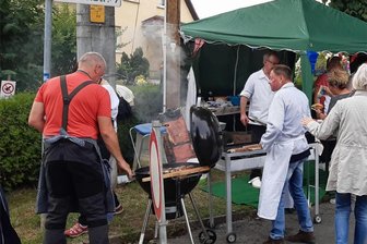 Friesener feiern 23. Straßenfest - Für das leibliche Wohl war beim Straßenfest bestens gesorgt.