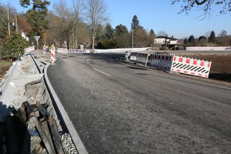 Frisch asphaltiert: Warum die Leipziger Straße in Frankenhausen noch nicht freigegeben wird - Die Fahrbahn des 230 Meter langen Bauabschnitts der Leipziger Straße in Frankenhausen ist fertig.
