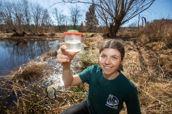 Frische Luft statt Formeln: Physikerin tauscht Uni gegen Umweltzentrum in Plauen - Anna Schuster liebt die Natur im Vogtland. Im Pfaffengut will sie Kinder mit auf Entdeckertour nehmen.