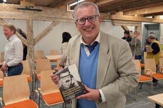 Frischegarantie mit Augenzwinkern: Fünf Tipps für das Leben ab 50 - Alexander G. Schäfer schrieb bereits zwei Bücher über seinen Vater.