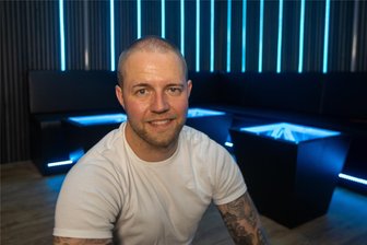 Frischer Wind in der Plauener Clubszene: Dieser Chemnitzer zieht mit dem „Illusion“ ins Stadtzentrum - Er will die Szene aufmischen: Rico Neumann in einer der neuen VIP-Lounges des Clubs.