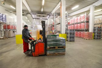 Friweika in Weidensdorf investiert fünf Millionen Euro in XXL-Kühlschrank - Blick in das Kühllager der Friweika in Weidensdorf. Dort gibt es aktuell zwischen 1500 und 1800 Palettenstellplätze. Die Kapazität wird durch den Neubau erhöht.