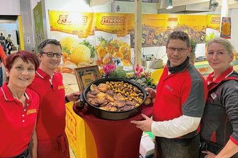 Friweika-Team aus Remse erlebt Ansturm auf der Grünen Woche - Bringen zehn Tage lang westsächsischen Geschmack in die Welt: Ramona Ziegler, Steffen Lange, Tilo Vollstädt und Anke Möbius (von links) von Friweika. 