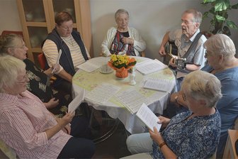 Fröhliches Trällern und mehr im Citytreff Adorf - Singenachmittage unter dem Motto Fröhliches Trällern mit Klaus Goldammer sind im Citytreff sehr beliebt.