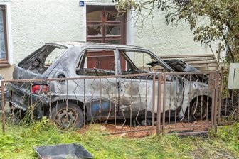Frohnau: Pkw in Flammen -