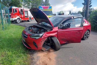 Frontalzusammenstoß: Ein Verletzter und 30.000 Euro Schaden nach Unfall in Freiberg - Zu einen schweren Verkehrsunfall kam es am Donnerstag gegen 16.45 auf dem Fuchsmühlenweg in Freiberg.