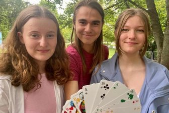 Froschlandbuben stechen am besten - Deutsche Meister im Skat: Kim-Pia Eckert, Gabriel Freimann und Pauline Rößler von den Froschlandbuben Stezendorf. 