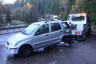 Frost sorgt für glatte Straßen im Erzgebirge: Unfall auf Bundesstraße - Glatteis hatte sich auf der B 283 zwischen Schönheide und Rautenkranz gebildet, was zwei Autofahrern zum Verhängnis wurde.