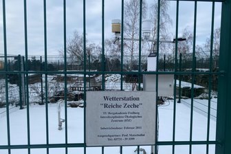 Frostmorgen in Freiberg: Minus 6 Grad an der Reichen Zeche gemessen - Die Wetterstation des Forschungs- und Besucherbergwerks Reiche Zeche in Freiberg.