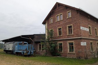 Frühaufsteher können in Halsbrücke Braumeister für einen Tag sein - Beim Brauen des Gemeindebiers in Halsbrücke kann jeder dabei sein im Brauhaus am Bahnhof.