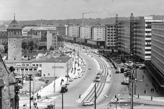 Früher befand sich am Roten Turm ein Gastro-Hotspot in Chemnitz: Wird das wieder? - Von 1957 bis 1997 stand um den Roten Turm ein Gebäudekomplex mit vielen Cafés und Restaurants.