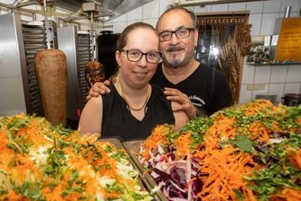 Frühere Plauener vom Erdbeben betroffen - Kehrten Plauen 2022 den Rücken: Muzaffer ("Cino") und Tina Gökcen.