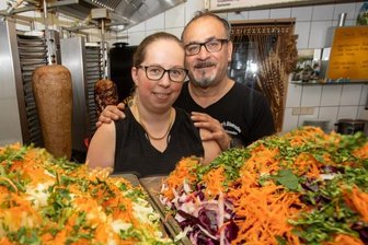 Frühere Plauener von Erdbeben betroffen - Kehrten Plauen 2022 den Rücken: Muzaffer ("Cino") und Tina Gökcen.