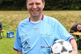 Früherer Welt-Schiri im "Brauhof" zu Gast - Beim Sporttalk "180 Puls" zu Gast: Ex-Weltschiedsrichter Bernd Heynemann.