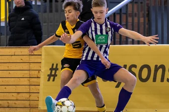 Frühes Aus beim Freiberger Budenzauber - Die D-Jugend-Kicker von Dynamo Dresden und Erzgebirge Aue gehörten beim 3. „Silbernen Budenzauber“ zu den Favoriten. Allerdings musste das Turnier nach zwei Dritteln der Vorrunde abgebrochen werden.