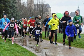 Frühjahrsberglauf in Rochlitz stellt Teilnehmer vor Herausforderungen - Die Teilnehmer des Frühjahrsberglaufes trotzten dem Wetter.
