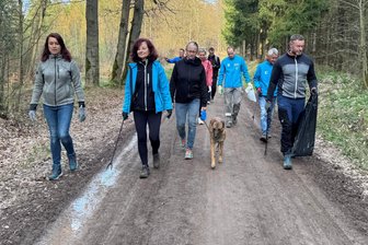 Frühjahrsputz in der Stadt: Hunderte Erzgebirger packen beim Müllsammeln an - Mitglieder des LC Oelsnitz haben sich an der Müllsammelaktion im und um den Ort beteiligt.