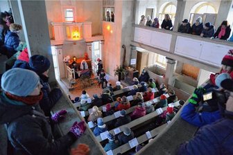 Frühjahrsputz in Helbigsdorf, Oberbobritzsch und Bräunsdorf - Die Kapelle Bräunsdorf - hier ein Bild vom Weihnachtsmarkt 2022 - wird am Samstag geputzt. Helfer sind willkommen. 