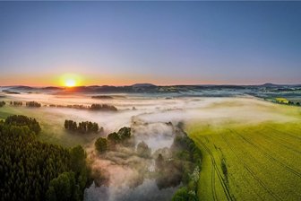 Frühjahrsrunde des Fotowettbewerbes fürs Erzgebirge: "Steig ei, mir fahrn ..." - Mit seinem Frühlingsbild "Zwischen Schlettau und Elterlein" beteiligte sich Sven Wagner aus Annaberg-Buchholz an einem der Vorjahreswettbewerbe. Die aktuelle Frühjahrsrunde läuft bis 14. Juni.