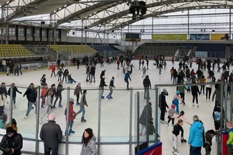 Frühling?: Hier kann man in Chemnitz noch Eislaufen - Eislaufen ist auch als Frühlingssport im Eislaufzentrum im Küchwald möglich.
