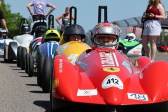 Frühlingsfest am Sachsenring - Am Seifenkistenrennen nahm unter anderem Thomas Käfer aus Freital teil, der in diesem Jahr die Europameisterschaft veranstaltet.