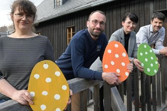 Frühlingsfest steht im Pochwerk in Neustädtel an - Von links: Auf viele Besucher freuen sich auch Mandy Fiebig von Naturella, Lars Dahlitz, von Trubel in der Poche, Isabell Kosmitzki von Katl & Bell und der TGS-Vorsitzende Andreas Schädlich.
