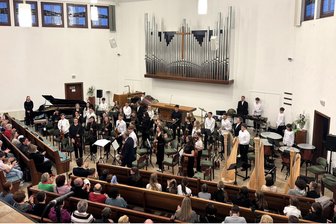 Frühlingskonzert des Plauener Vogtlandkonservatoriums ein voller Erfolg - Am Anfang und Ende des Konzertes verzauberte das gesamte Musikschulorchester die Zuhörer.