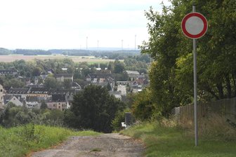 Frust bei Kleingärtnern in Geringswalder wegen gesperrter Zufahrt - Der Feldweg an der Gartensparte „Schillerhöhe“ ist wegen miserablen Zustands gesperrt.