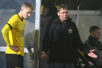Frust beim VfB Auerbach: So wird das nichts mit dem Regionalliga-Aufstieg - Die Enttäuschung stand VfB-Trainer SvenKöhler und Stürmer Max Roscher am Mittwochabend nach dem Abpfiff ins Gesicht geschrieben.