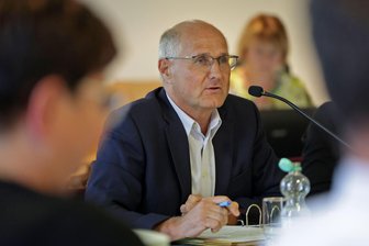 Frust in Rödlitz: Lichtensteins Bürgermeister im „Kreuzverhör“ - Bürgermeister Jochen Fankhänel (Freie Wähler, hier im Stadtrat) wurde am Dienstagabend in Rödlitz in eine Art Kreuzverhör genommen.