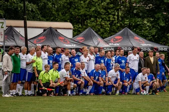 FSV Dorfchemnitz: Torreiches Fußballspiel zum 30-jährigen Bestehen - 13 Tore gab es am Freitagabend zwischen den Dorfchemnitzer und Muldaer Oldies im Spiel gegen das Ostfußball-Traditionsteam.