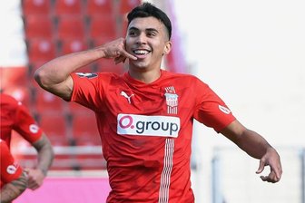 FSV-Neuzugang Johan Gomez: Der gute Junge aus Texas - Johan Gomez und der Tor-Gruß an die Eltern, die er aktuell nur anrufen kann. In diesem Spiel gegen Duisburg saß sein Vater sogar in der GGZ-Arena.