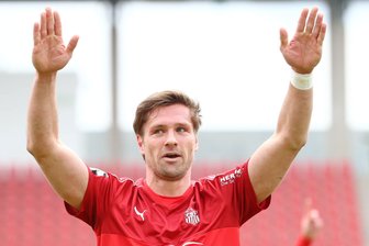 FSV-Stürmer Ronny König verlängert Vertrag bis 2020 - Ronny König jubelt im April 2017 über ein Tor gegen SC Fortuna Köln.