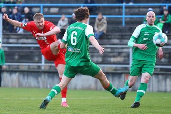 FSV-Trainer: Erst ins Finale, dann Vertragsverlängerung? - Der passt! Lars Lokotsch (links) traf beim Zwickauer 5:0-Sieg vor zwei Wochen im Viertelfinale beim Landes-ligisten Kickers Markkleeberg zum zwischenzeitlichen 4:0. Überspringt der FSV am Donnerstag auch die Hürde bei Chemie Leipzig, tritt die Elf im Endspiel beim Rekord-Sachsenpokalsieger Chemnitzer FC an.