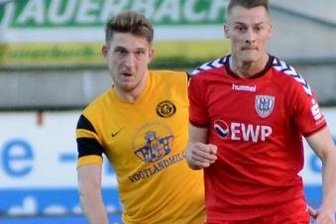 FSV zittert sich zum Sieg, VfB gewinnt erstmals seit Mitte Februar - VfB-Torschütze Fabian Paradies (li.) im Zweikampf mit Babelsbergs Matthias Steinborn.
