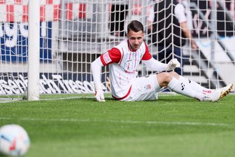 FSV Zwickau auswärts 33 Gegentore: Das sagt Keeper Lucas Hiemann zum 2:3 in Chemnitz - Musste im Bezirksderby dreimal hinter sich greifen: FSV-Keeper Lucas Hiemann.
