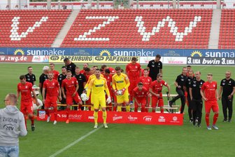 FSV Zwickau besitzt gute Basis für Ligaverbleib - Beim Fototermin für das neue FSV-Mannschaftsfoto am Dienstag im "Schwanennest".