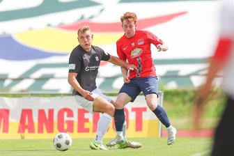 FSV Zwickau blickt vor dem Spiel in Babelsberg mehr auf sich als auf den Gegner - Lucas Albert (links) erlebte mit dem FSV Zwickau in Eilenburg zuletzt ein Spiel zum Vergessen. Für ihn selbst hatte die Partie ein schmerzhaftes Nachspiel.