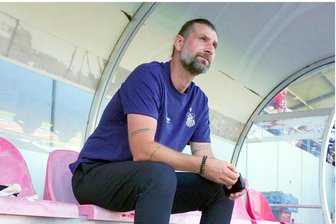 FSV Zwickau: "Bodenlos, überheblich, zu selbstsicher" - Sportdirektor Robin Lenk redet nach Auftaktpleite Klartext - FSV-Sportchef Robin Lenk nachdenklich: Auch er hat so einen missratenen Saisonstart noch nie erlebt.