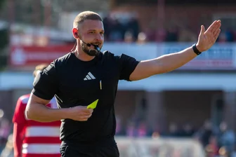 FSV Zwickau: Das hier ist der heimliche Aufsteiger der Saison - Schiedsrichter John Bartsch vom FSV Zwickau ist fast jedes Wochenende im Einsatz, künftig auch in der Regionalliga der Männer.