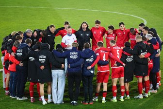 FSV Zwickau: Das steckt hinter der ungewöhnlichen Anstoßzeit gegen den BFC Dynamo - Beim 2:0 gegen Hertha BSC II blieb der FSV Zwickau zuletzt das 27. Heimspiel in Folge unbesiegt. Hält die Serie auch am Sonntag?