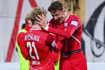 FSV Zwickau: „Dat löppt wohl“ – wenn die Emsland-Connection jubelt - Doppeltorschütze Lukas Eixler (rechts) freut sich über den Premierentreffer seines Kumpels Luca Prasse.