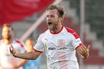 FSV Zwickau: Der Mann, der Derby kann - Was für ein Jubel: Mike Könnecke lässt nach seinem 2:1-Siegtor im Zwickauer Drittliga-Heimspiel der Saison 2019/20 gegen den Chemnitzer FC seinen Emotionen freien Lauf.