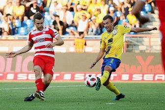 FSV Zwickau erkämpft sich Punkt bei Eintracht Braunschweig - Nils Miatke (links) erzielte im ersten Durchgang das 1:0 und hätte in der Schlussphase beinahe einen Treffer vorbereitet.