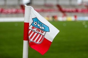 Das Logo des FSV prangt auf der Eckfahne im Stadion.
