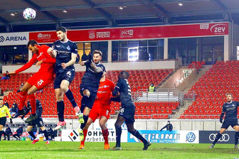 FSV Zwickau fährt Heimsieg gegen Duisburg ein - Steffen Nkansah (l.) traf zum 1:0 für den FSV Zwickau