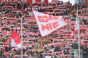 FSV Zwickau freut sich auf Heimspiel-Doppelpack: So läuft das mit der Dauerkarte fürs zweite Halbjahr - Die Fans des FSV Zwickau sind stets ein starker Rückhalt ihrer Mannschaft. Das Foto entstand beim Heimspiel im September 2025 gegen Halle.